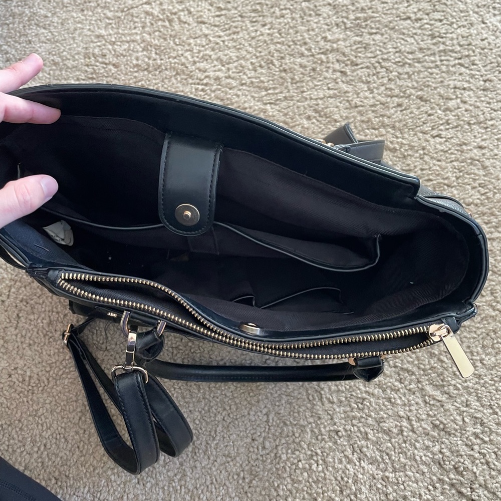 Universal Threads Large Purse - Picture 3 of 5